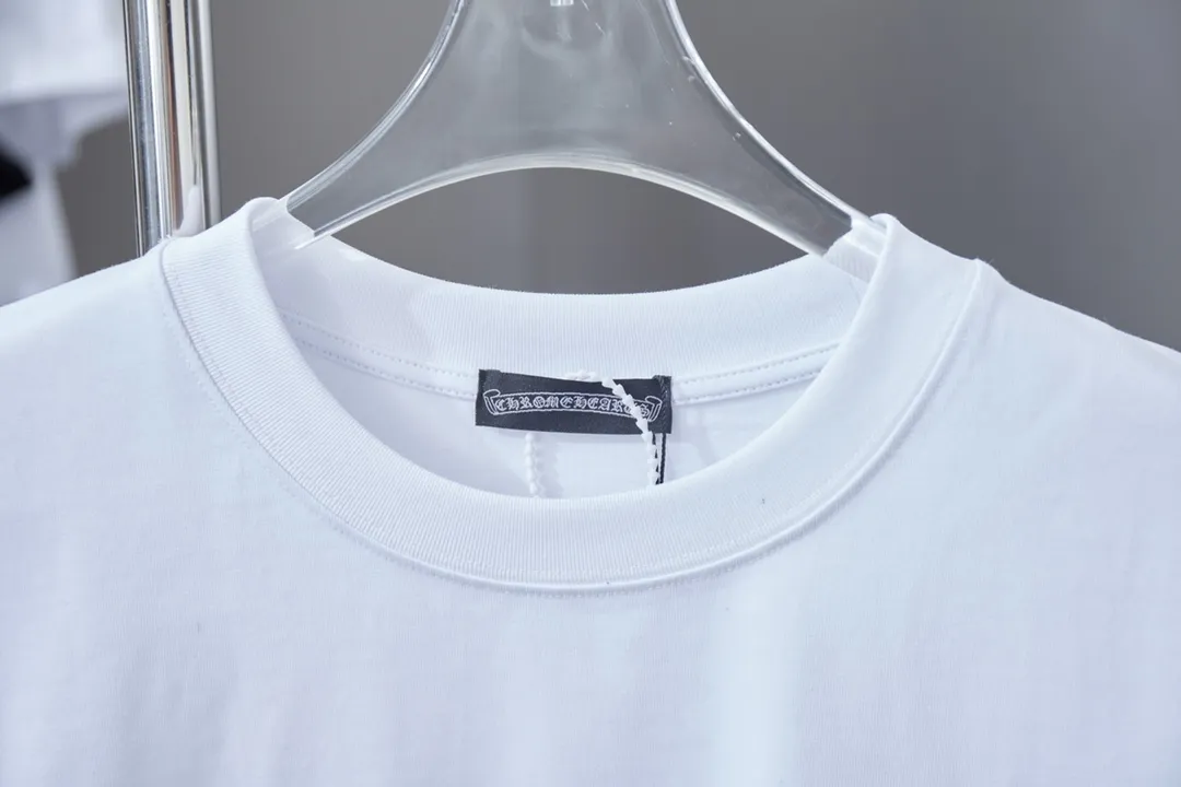 🅿️200 Chrome Hearte 25SS early spring new model, denim printed hot rhinestone short sleeves, light luxury, essential item for daily commuting for men and women, correct version, welcome to compare, detailed features · 280g 100% pure cotton double yarn jersey fabric · Custom dyed in the same cylinder, special thickened 32 pieces double-strand 1X1 thread · Denim laser burnt Chrome heart pattern ➕ Imported Australian diamonds · Double needle stitching and cross-stitch technology · Original main mark, washed tag, brand moisture-proof paper packaging Color: black/white Size: S/M/L/XL